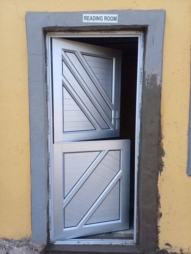 Stable-style aluminium door